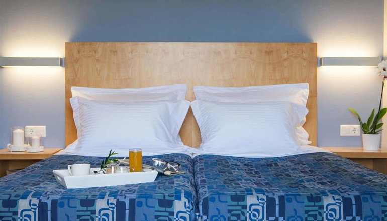 Kronos Hotel