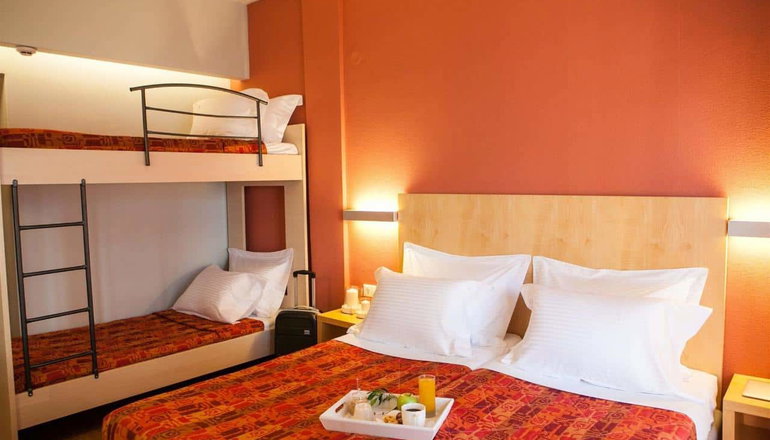 Kronos Hotel