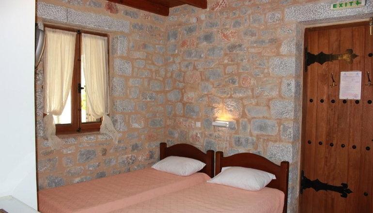 Lalloudes Hotel