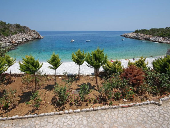 Lalloudes Hotel