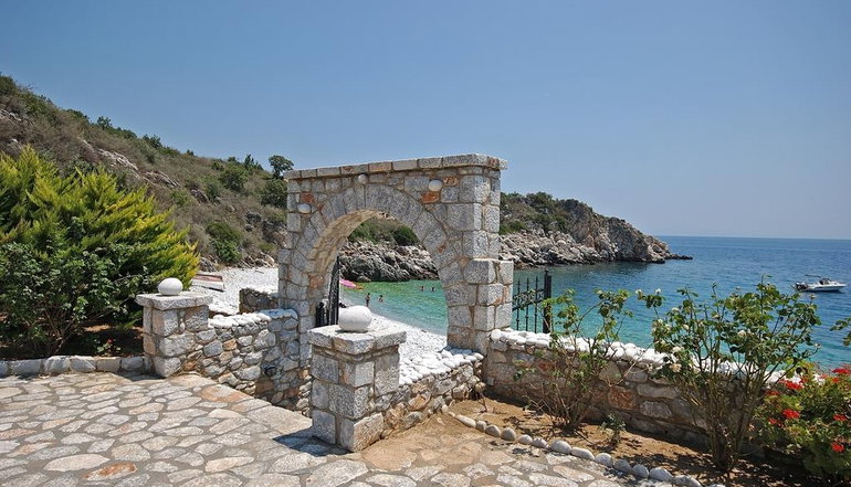 Lalloudes Hotel
