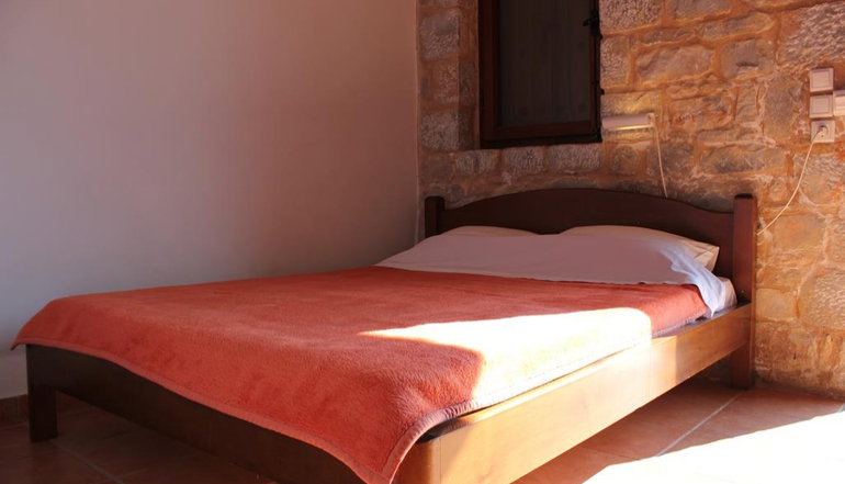 Lalloudes Hotel