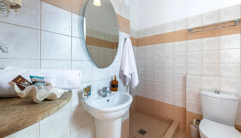 Laza Beach Inn