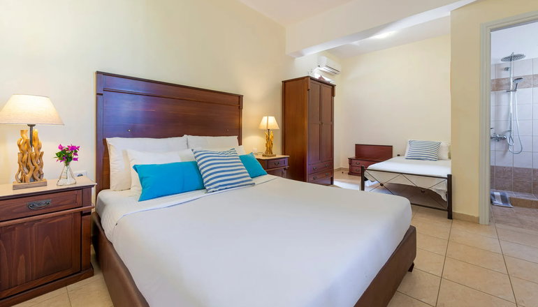 Laza Beach Inn