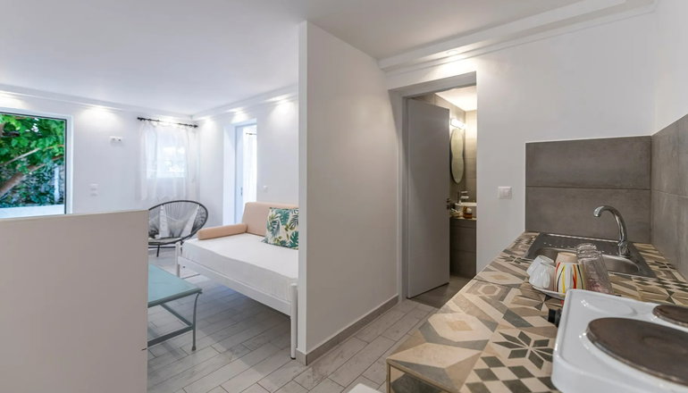 Laza Beach Inn