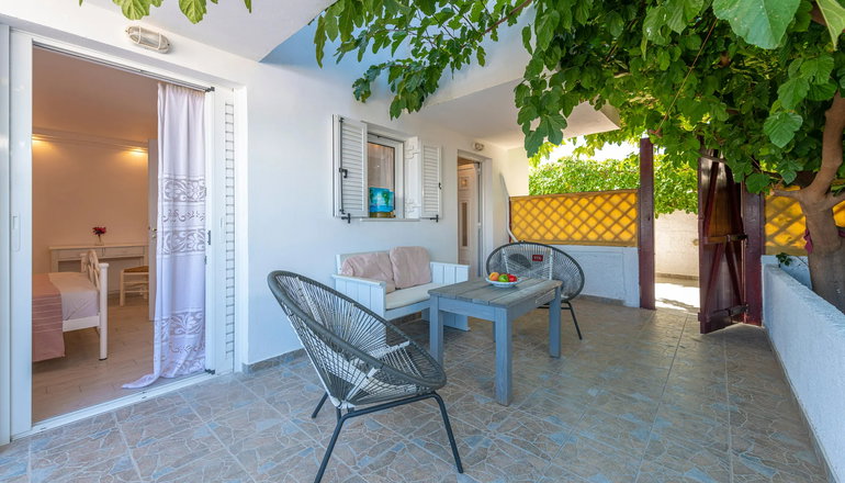 Laza Beach Inn