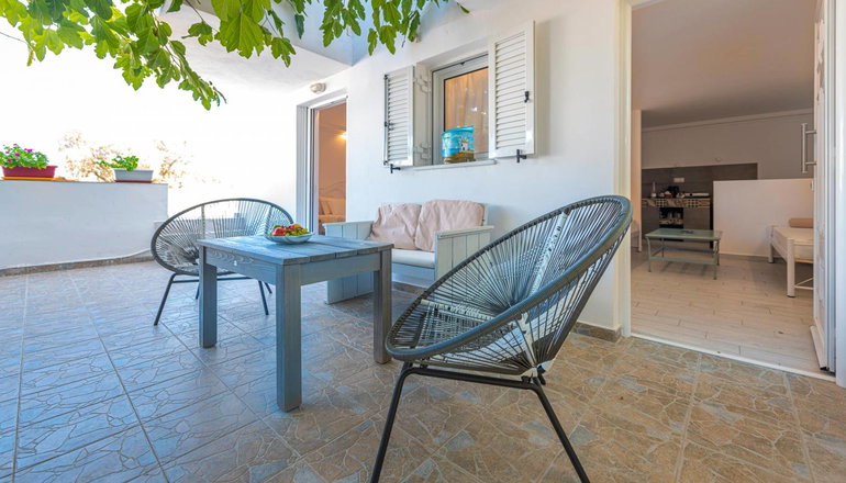 Laza Beach Inn