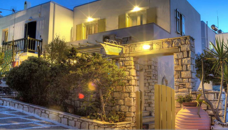 Leonardos Apartments