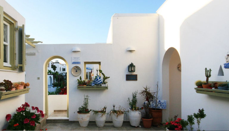 Leonardos Apartments