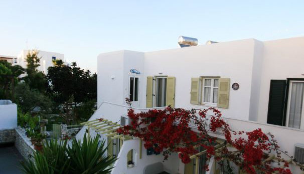 Leonardos Apartments