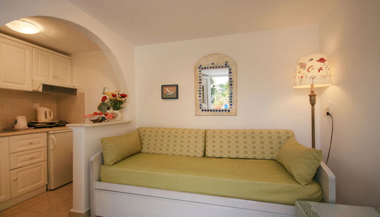 Leonardos Apartments