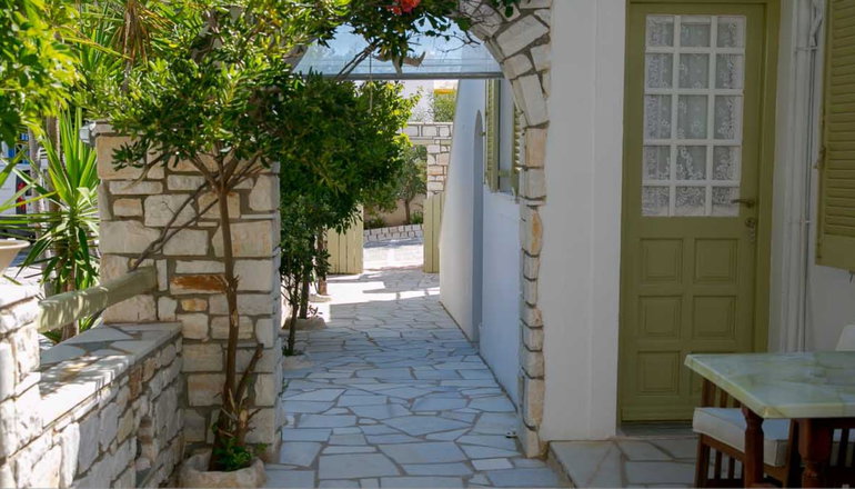 Leonardos Apartments