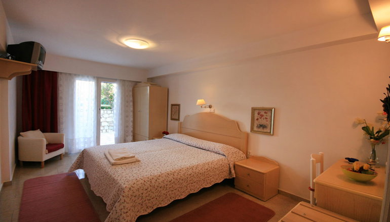 Leonardos Apartments