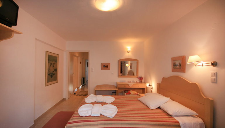 Leonardos Apartments