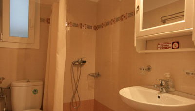 Leonardos Apartments