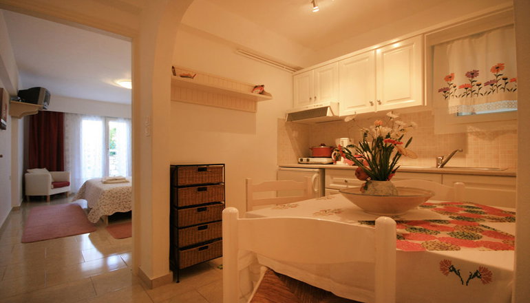 Leonardos Apartments
