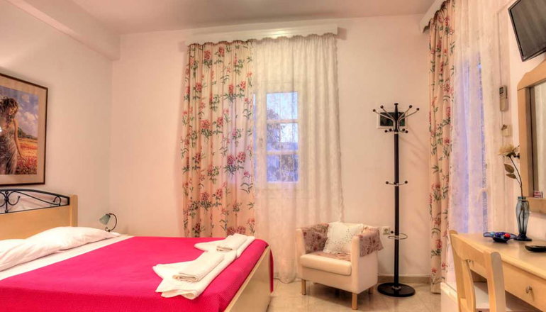 Leonardos Apartments