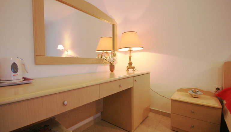 Leonardos Apartments