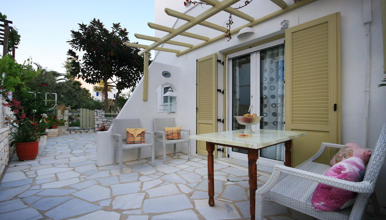 Leonardos Apartments