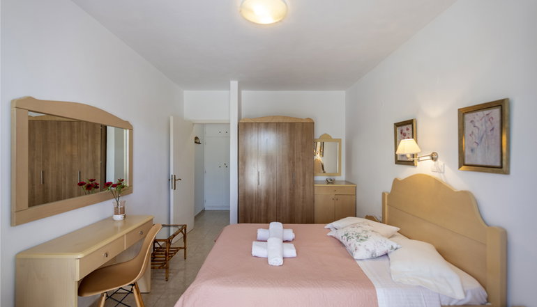 Leonardos Apartments