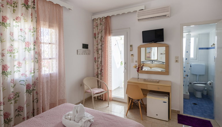 Leonardos Apartments