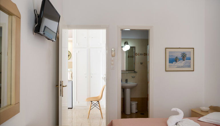 Leonardos Apartments