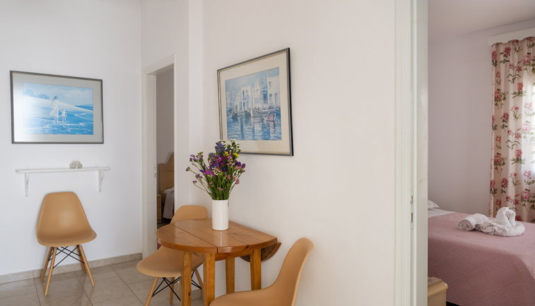 Leonardos Apartments