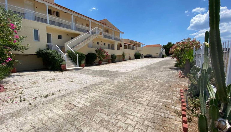 Leonidas Resort