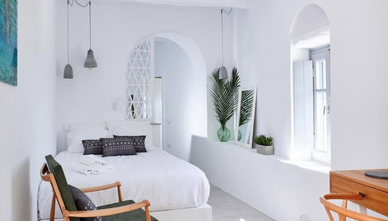 Living Theros Luxury Suites