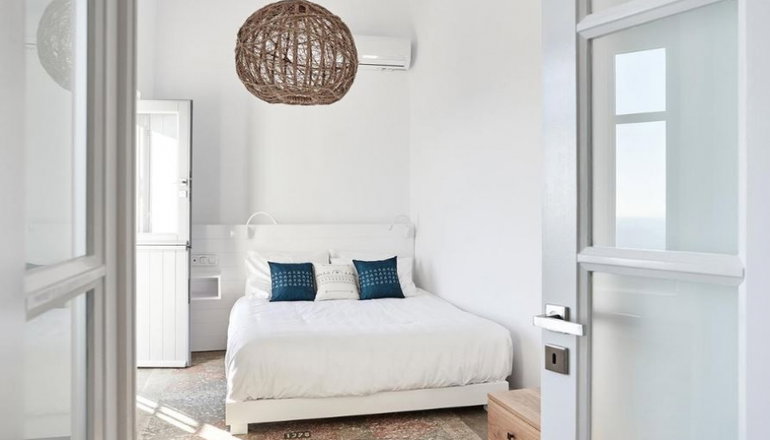 Living Theros Luxury Suites