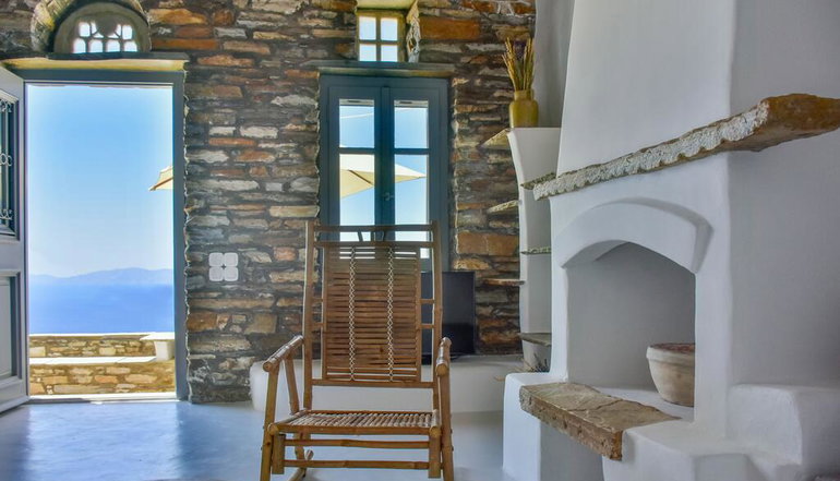 Living Theros Luxury Suites