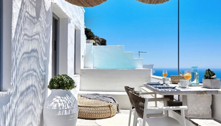 Living Theros Luxury Suites