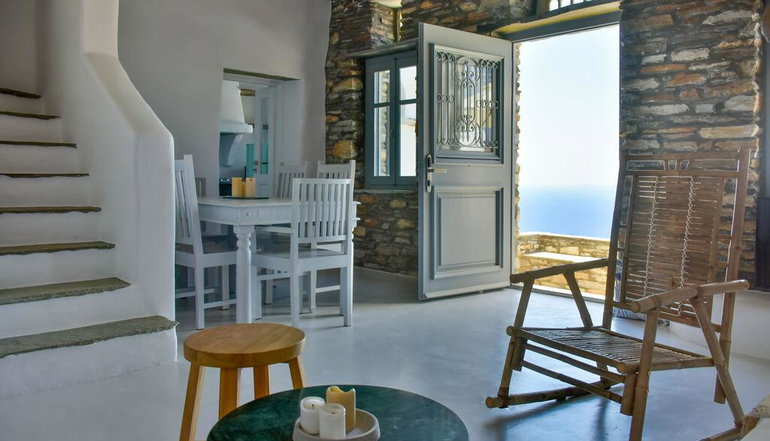 Living Theros Luxury Suites