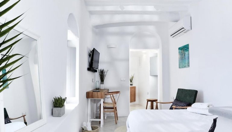 Living Theros Luxury Suites