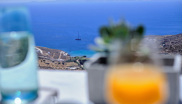 Living Theros Luxury Suites