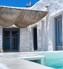 Living Theros Luxury Suites
