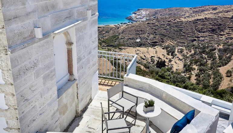 Living Theros Luxury Suites