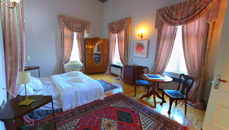 Loriet Hotel