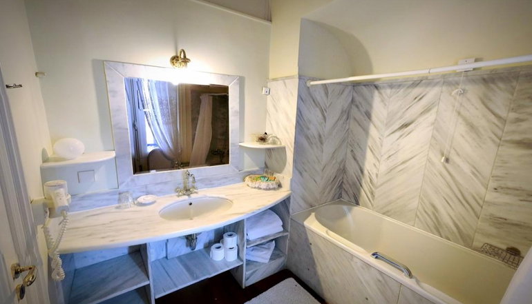 Loriet Hotel