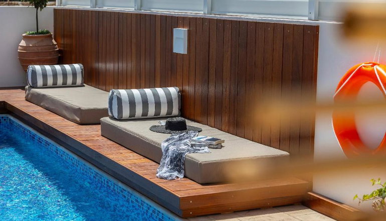 Louis Chris Le Mare Villa