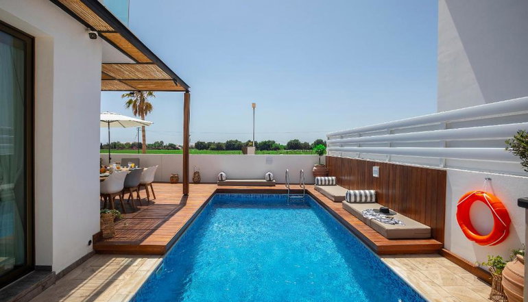 Louis Chris Le Mare Villa