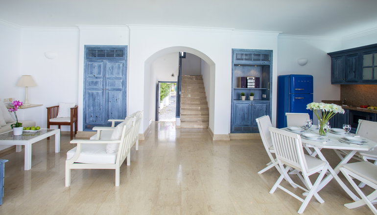 Louis Nausicaa Luxury Villas