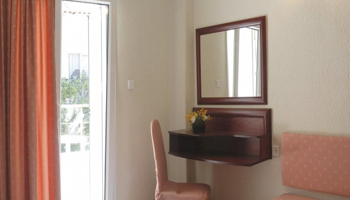 Loutra Village Beach Hotel