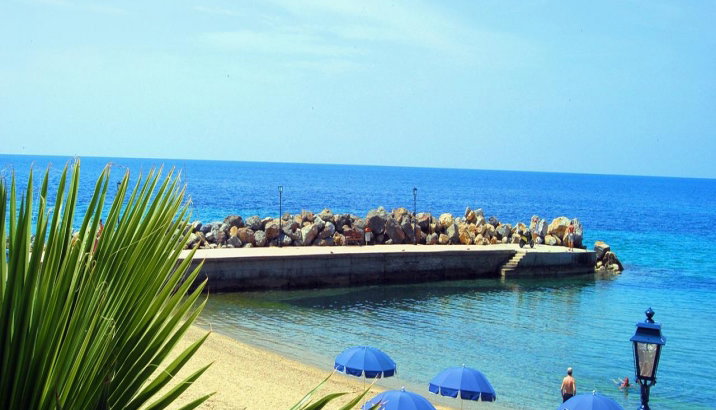 Loutra Village Beach Hotel