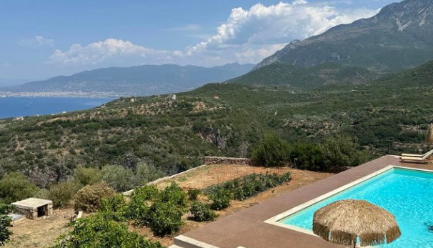 Euphoria Studios - Πλάτωμα, Μάνη