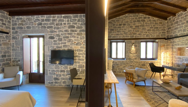 4* Manifest Hotel