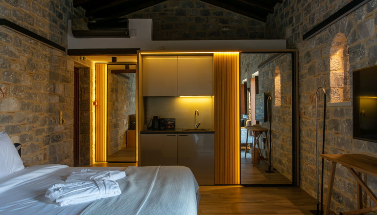 4* Manifest Hotel