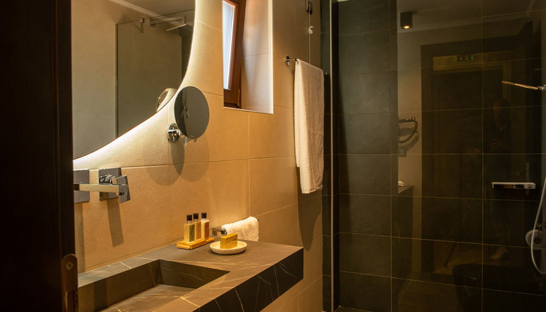 4* Manifest Hotel