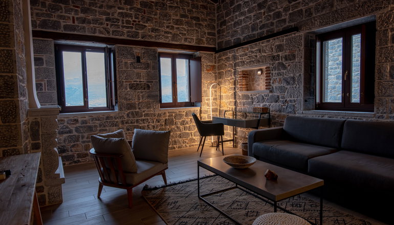 4* Manifest Hotel