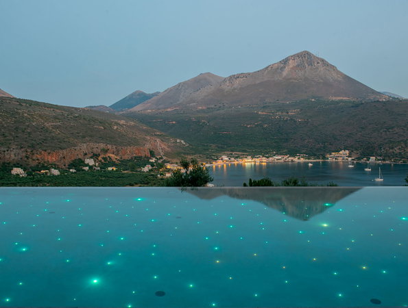 4* Manifest Hotel